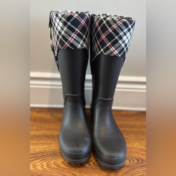 CROCS black knee-high rain boots with plaid cuffs (size 7) - Picture 2 of 8
